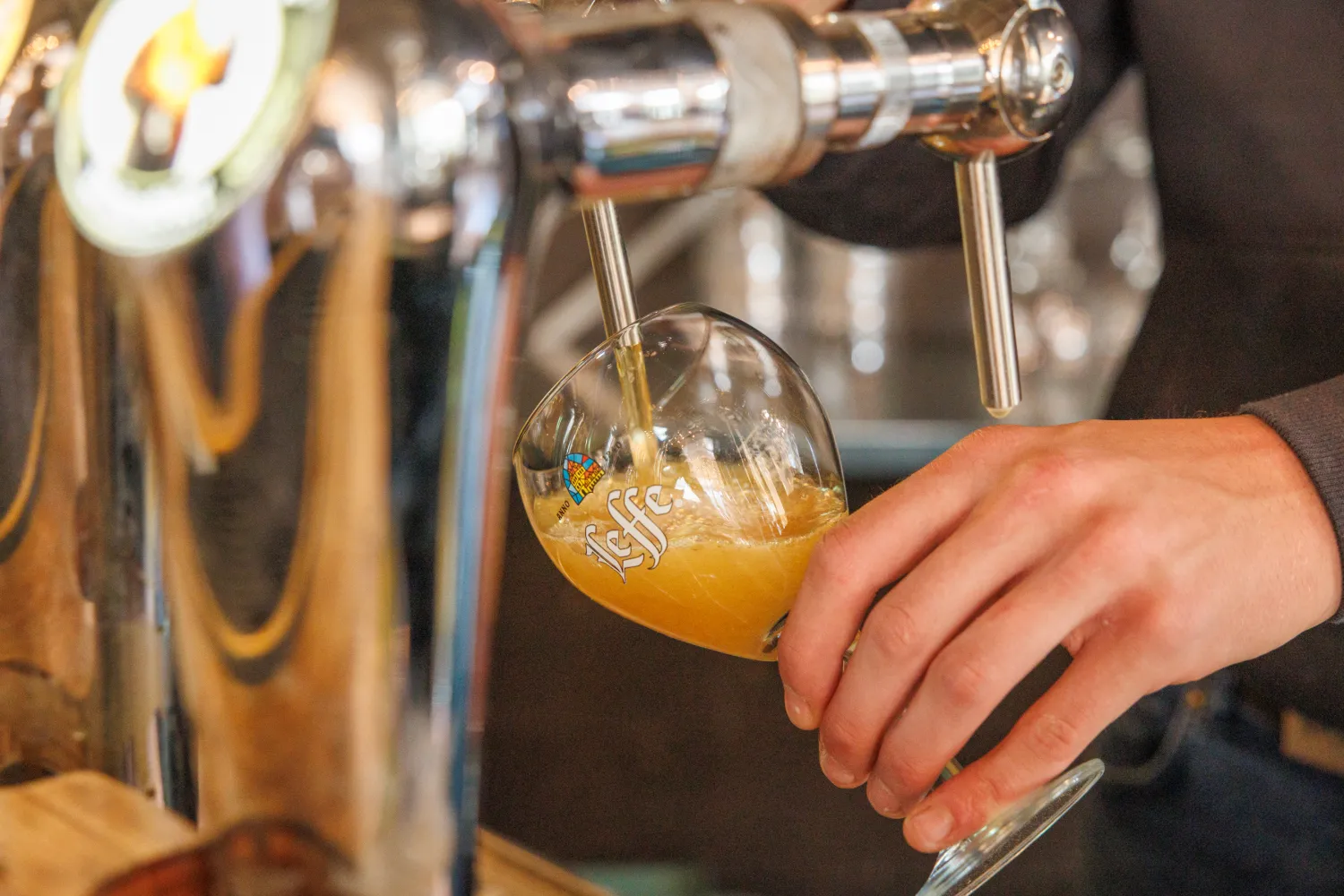 Bier tappen bij Het Rieten Dak