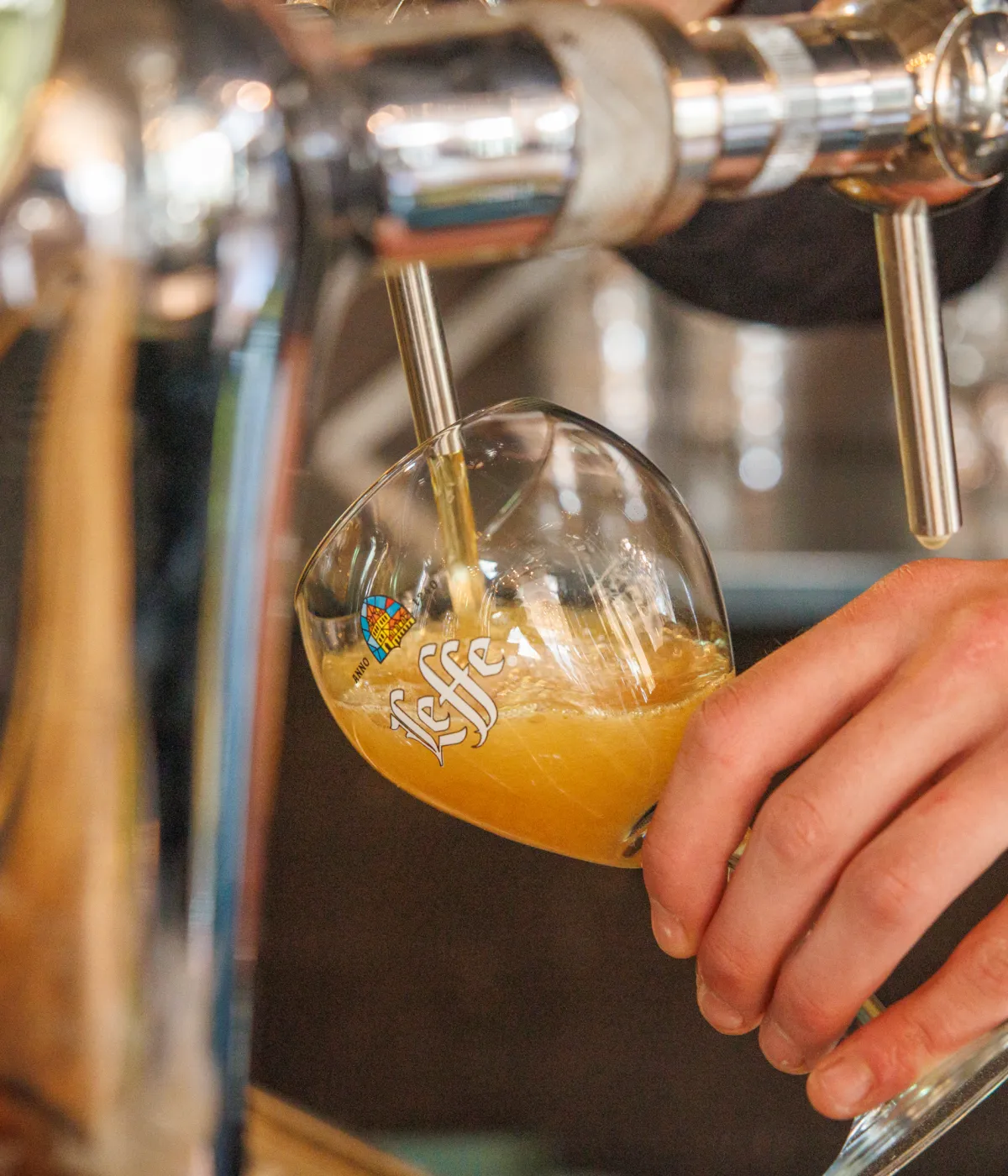 Bier tappen bij Het Rieten Dak