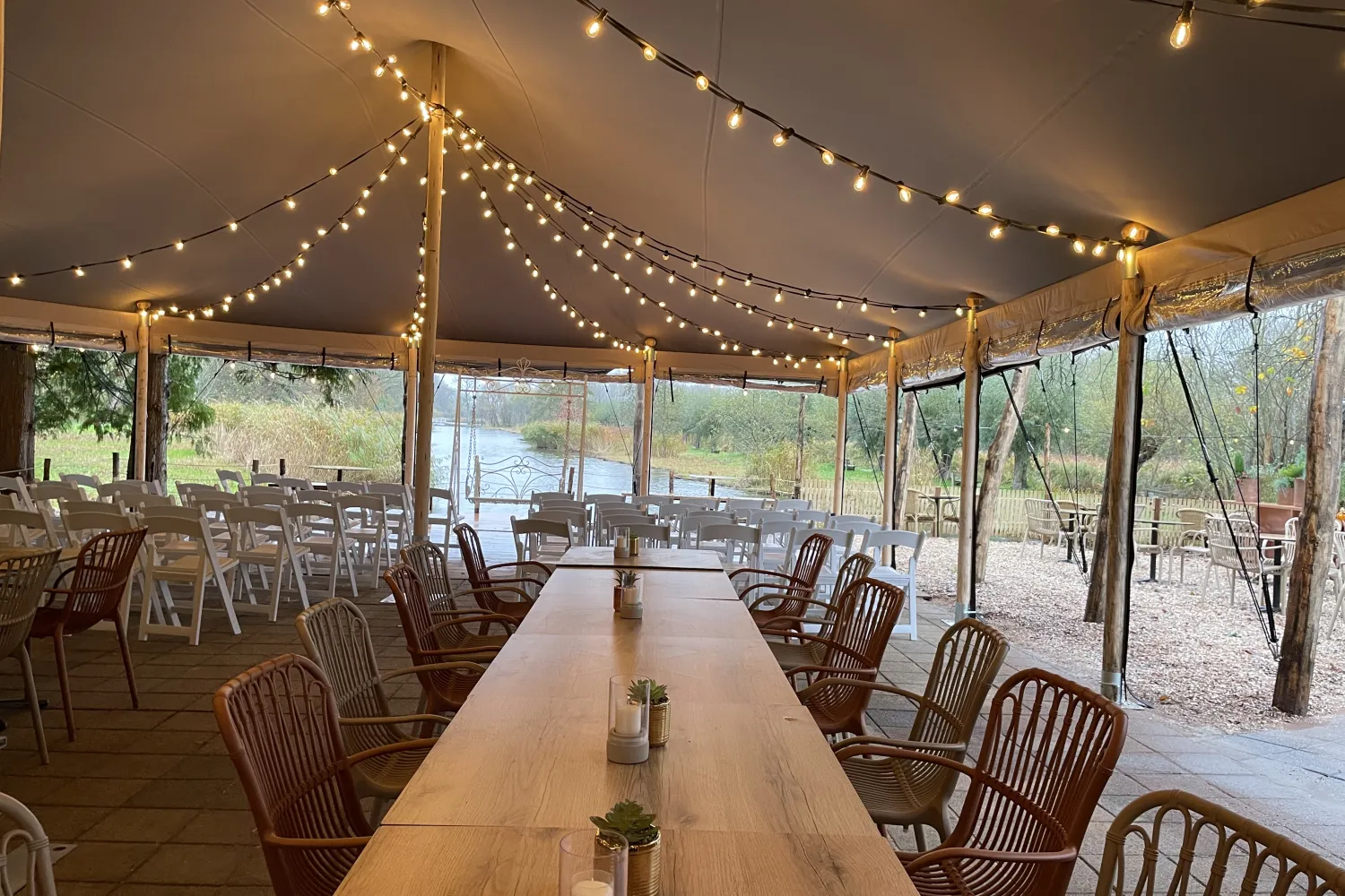 Tafels waterkant